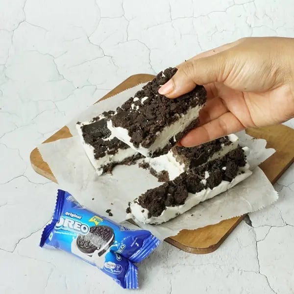 Oreo Ice-cream Sandwich Cake-Now keep it in the refrigerator