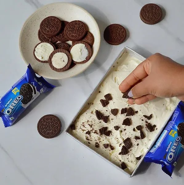 Oreo Ice Cream Sandwich Recipe - Oreo Halves Cream Up