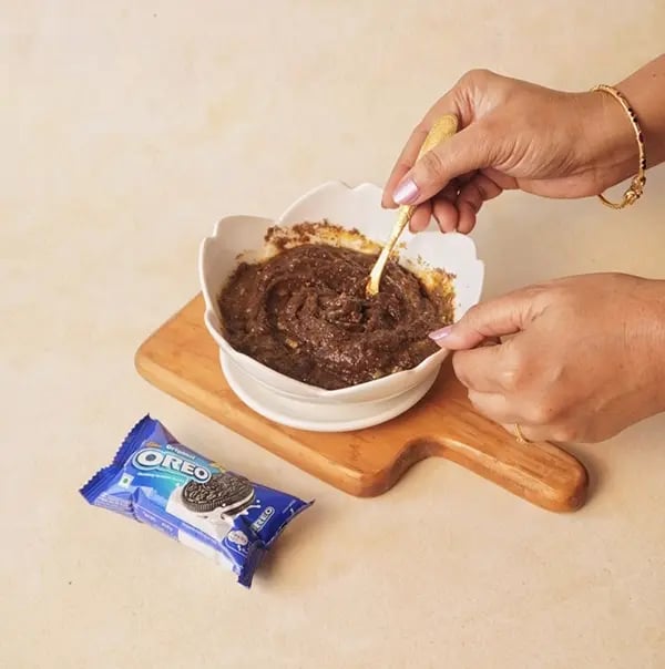 Oreo Mango Lollipop-Stir the mixture thoroughly