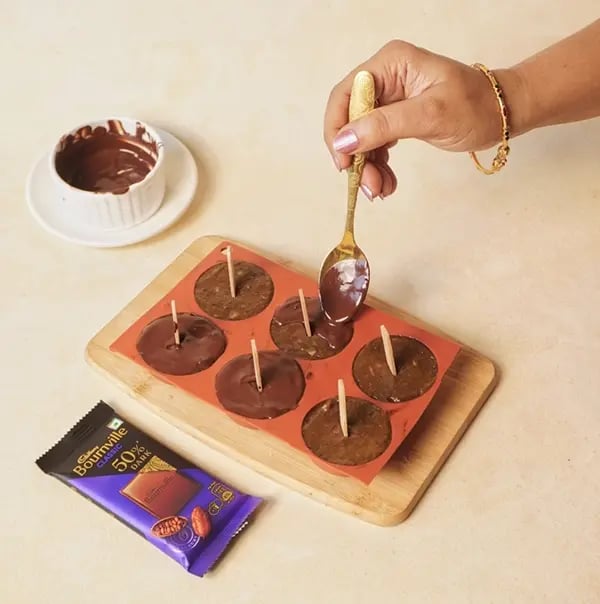 Oreo Mango Lollipop-Spoon small portions of the Oreo mango mixture