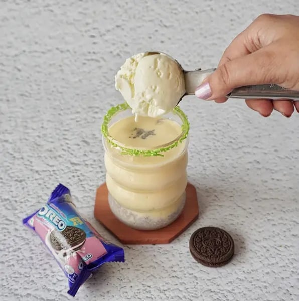 Oreo Mango Milkshake Recipe – Creamy Mango Smoothie With Oreo Twist - Oreo Cookie Garnish
