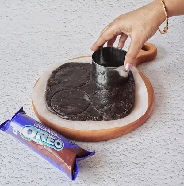Oreo Mango Sandwich -Roll the cookie dough in parchment paper