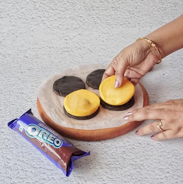 Oreo Mango Sandwich -Place mango slices on one cookie
