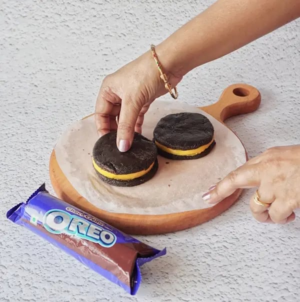Oreo Mango Sandwich -Then gently press another cookie on top
