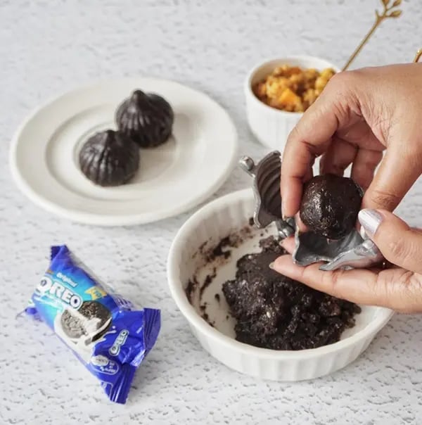 Oreo Modak with Mango &amp; Cashew Nuts Filling - Small portion of the Oreo dough