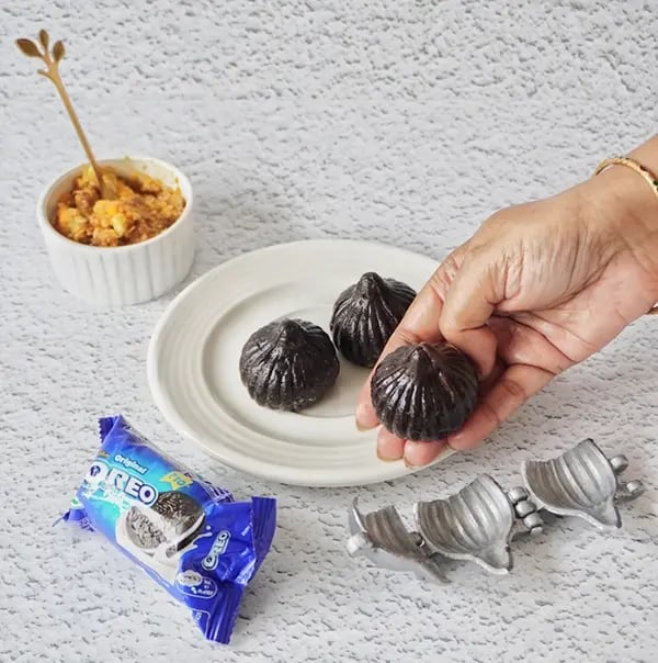 Oreo Modak with Mango &amp; Cashew Nuts Filling - Chill the assembled modaks in the refrigerator