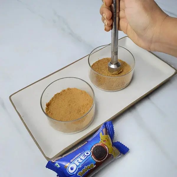 Oreo No-Bake Biscoff Cheesecake with Cashew Crumble - Combine your crushed Biscoff cookies with melted butter