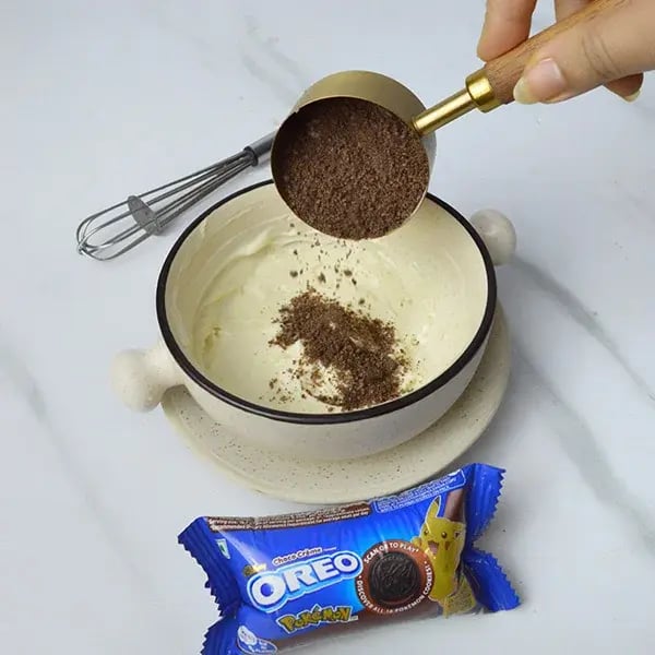 Oreo No-Bake Biscoff Cheesecake with Cashew Crumble - Grind Oreo biscuits