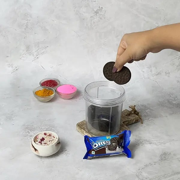 Oreo No-Bake Thandai Cheesecake-Crush the Oreos