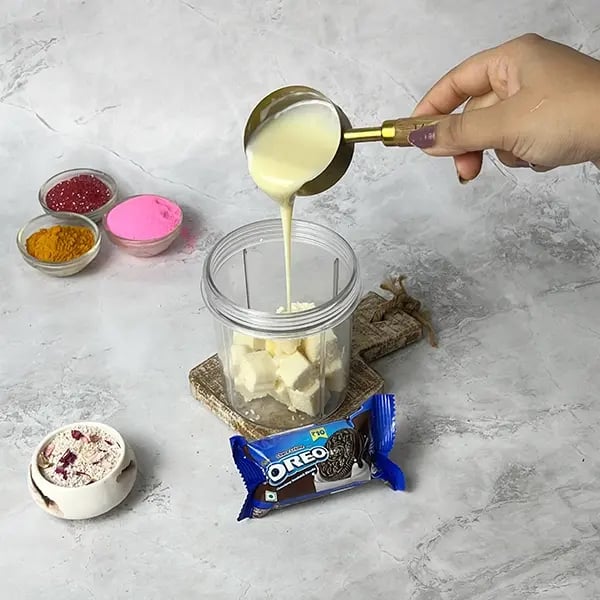 Oreo No-Bake Thandai Cheesecake-Take a blending jar