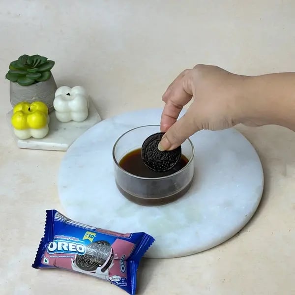 Oreo Nobake Tiramisu - Dipping Oreo In Coffee