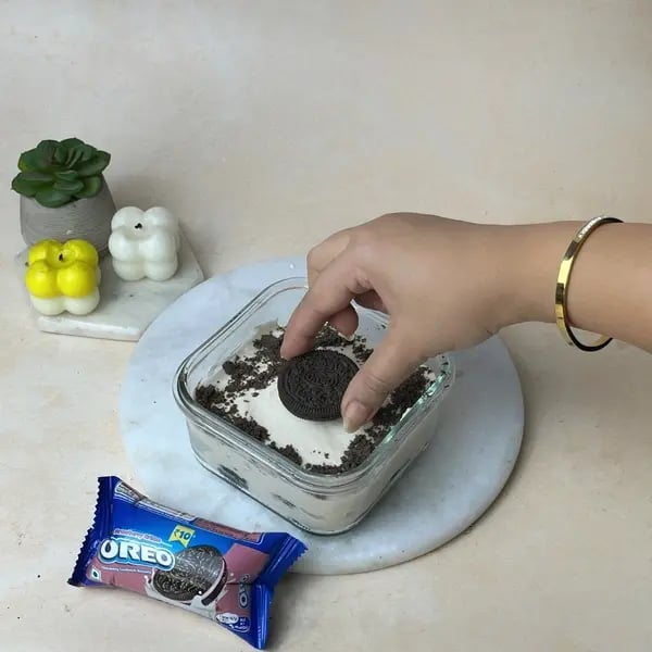 Oreo Nobake Tiramisu - Sprinkling Crushed Oreos