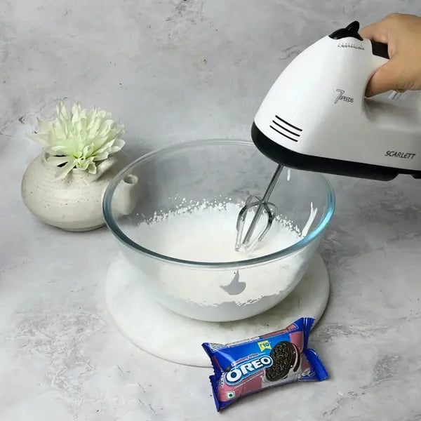 Oreo Pistachio Icecream Cake - Pressing Crust Into Pan
