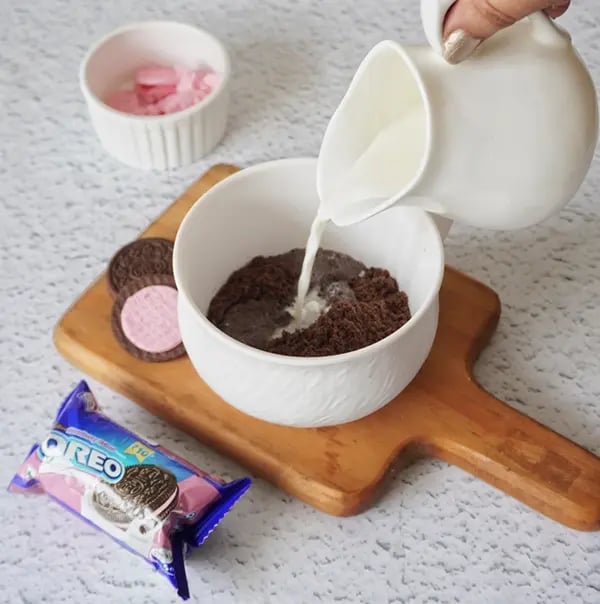 Oreo Pudding Shots - Blend the cookie part