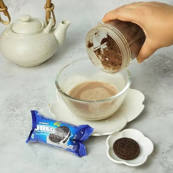 Oreo quick 4 ingredients brownie-Add the powdered Oreo cookies