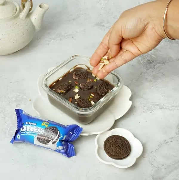 Oreo quick 4 ingredients brownie-Pour the batter
