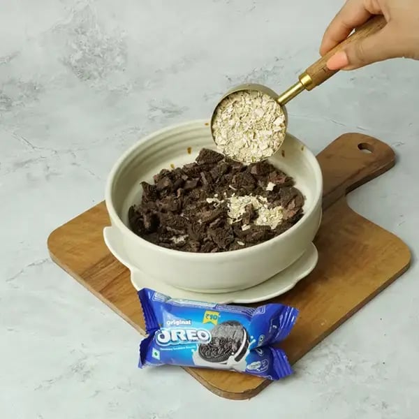 Oreo Quick Caramel Granola Bar - Add rolled oats