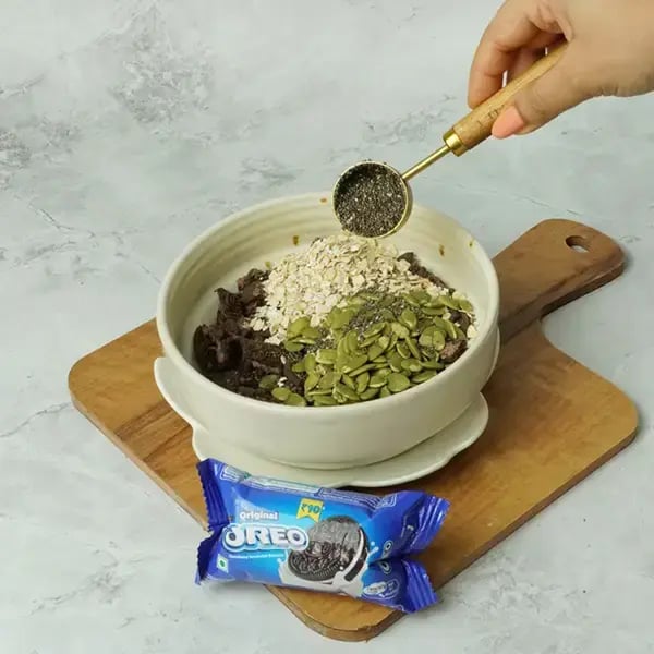 Oreo Quick Caramel Granola Bar - Add chia seeds