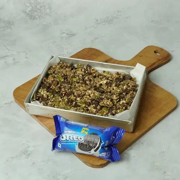 Oreo Quick Caramel Granola Bar - Mix all the ingredients