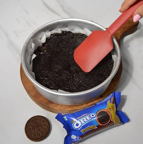 Oreo Rangoli Themed Truffle Cake - Pour the Oreo-ganache