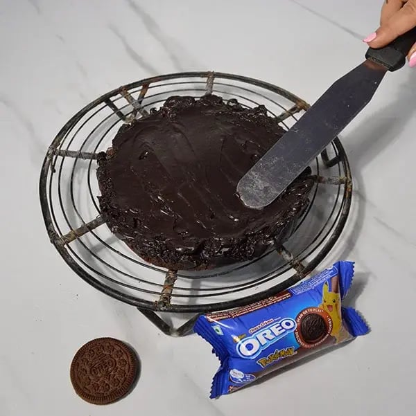 Oreo Rangoli Themed Truffle Cake - Spread some more chocolate ganache