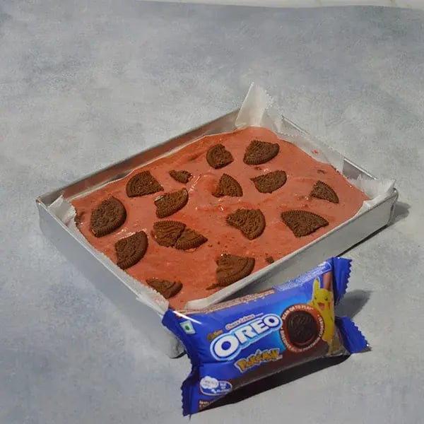 Oreo Red Velvet Brownie - Transfer the batter to a baking tray