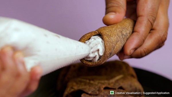 Easy No-Bake Oreo Roll Recipe - Piping Filling