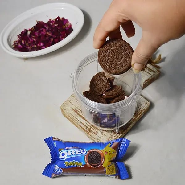 Oreo Rose Laddu - Break the Oreo biscuits