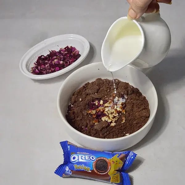 Oreo Rose Laddu - Add milk