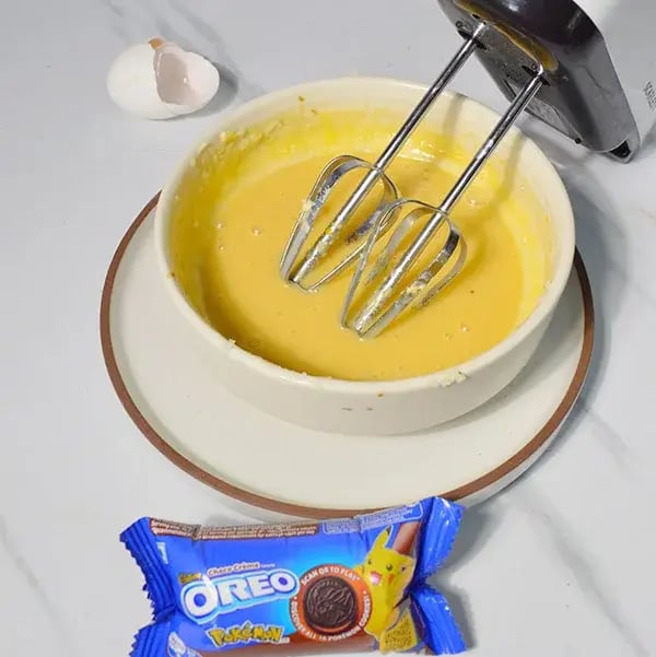 Oreo Stuffed Moist Bundt Cake - Beat again until the batter is soft