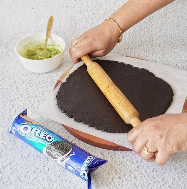 Oreo Sushi - Roll out the dough