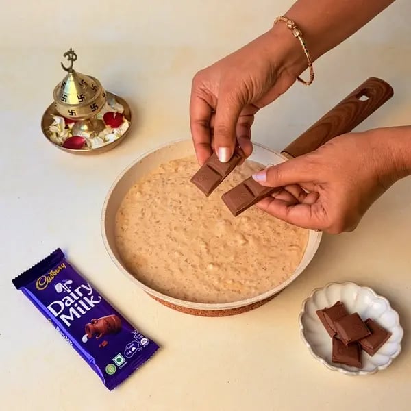 Pal Payasam With Cadbury Dairy Milk Chocolate For Onam - Mixing Chocolate Into Payasam