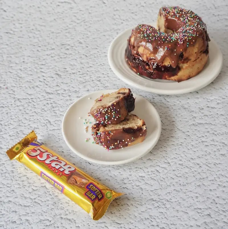 Peanut Butte Cake with Died Caneies and 5 Sta Chunks Recipe