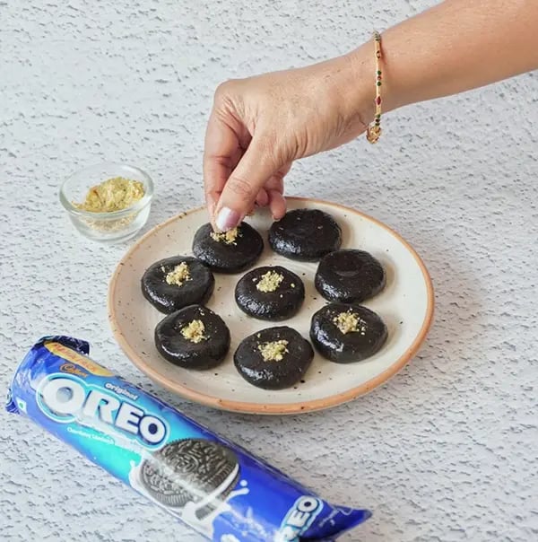 Peda with Oreo and Pistachios-Garnish with crushed pistachios