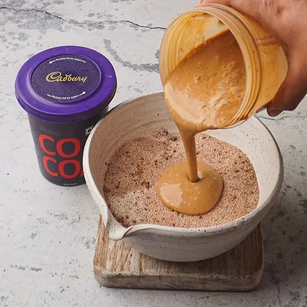 Rava Mawa Cake - Pour into rava mixture