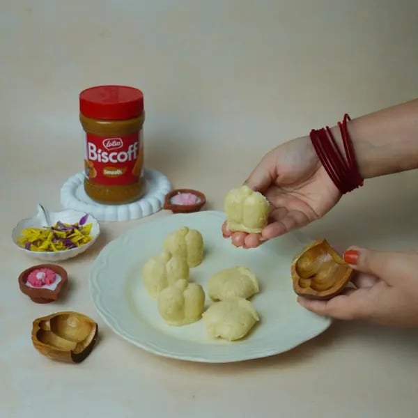Sandesh Recipe With Biscoff-Stuffed Jolbhora: A Bengali Sweet With A Modern Twist - Releasing Molded Sandesh