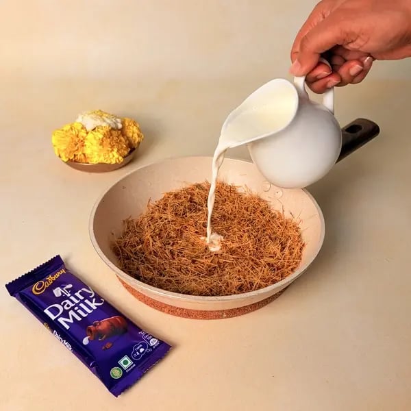 Semiya Payasam With Cadbury Dairy Milk Chocolate For Onam - Pouring Warm Milk
