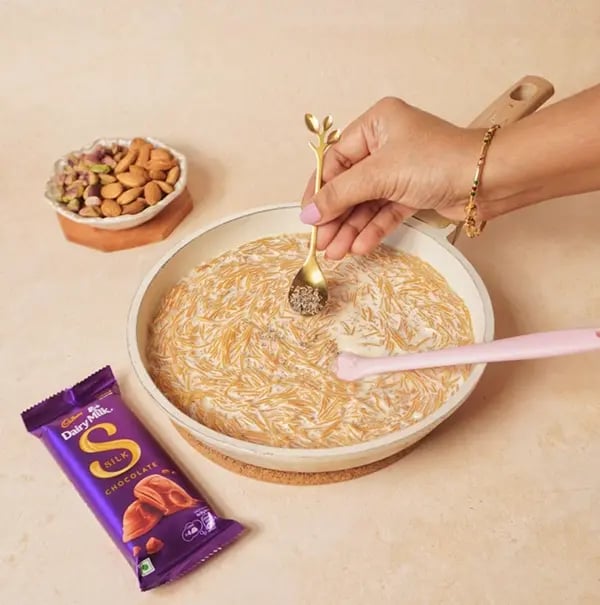 Seviyan Kheer with Cadbury Dairy Milk Silk -Add cardamom powder
