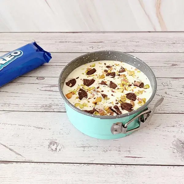 Silk Frozen Ice Cream Cake With Pistachios - Sprinkle broken Oreos and pistachios