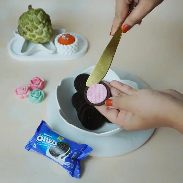 Sitaphal Basundi Recipe With Oreo: Give This Creamy Festive Dessert A Crunchy Twist - Separating Oreo Cookies