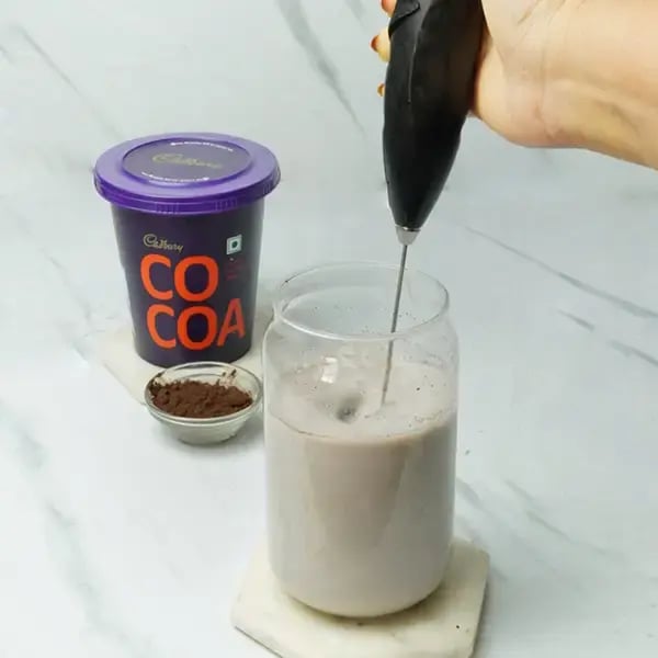 Spanish Cocoa Iced Latte - Mix it with a spoon