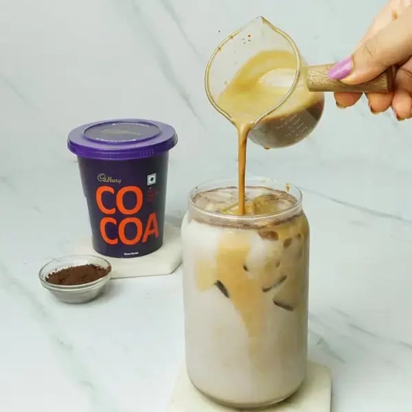 Spanish Cocoa Iced Latte - Sprinkle some cocoa powder