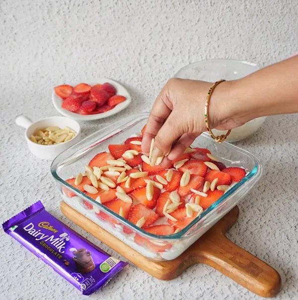 Strawberry Icebox Cake with Almonds and Dairy Milk - Sprinkle a handful of chopped almonds