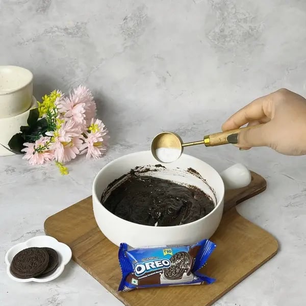 Super Easy Oreo Brownie Cake - Mixing Eno Batter