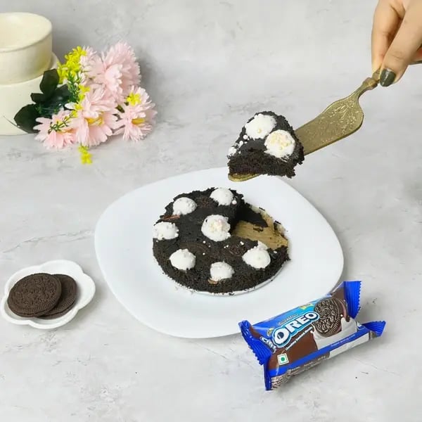 Super Easy Oreo Brownie Cake - Garnished Brownie Cake