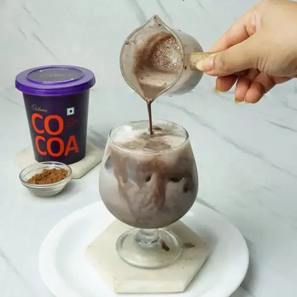 Thai Iced Cocoa Milk - Pour the prepared cocoa mixture