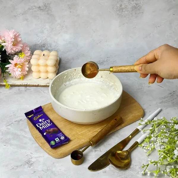 The Ultimate Vanilla Cinnamon Dairymilk Cheesecake - Mixing Vanilla Cinnamon