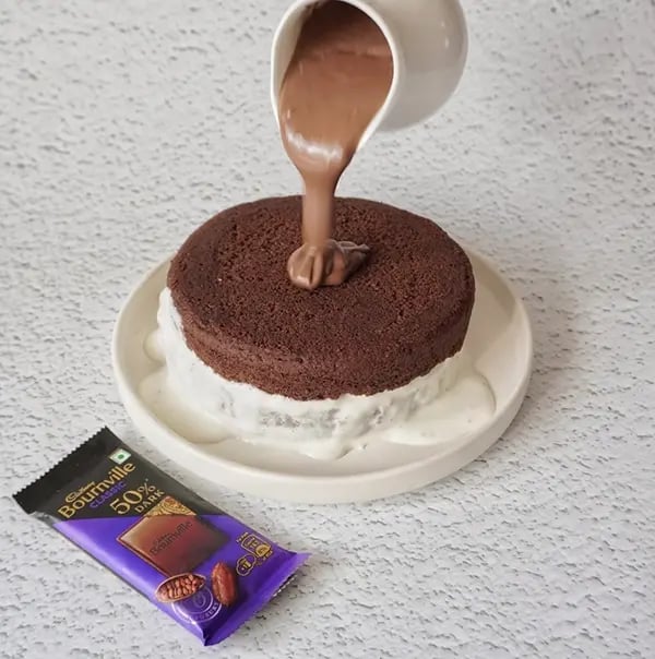 Vanilla ice cream Cake with Bournville Layers - Pour the ganache
