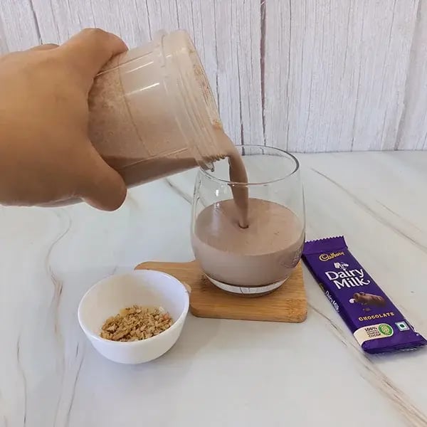 Walnut Chocolate Milkshake - Pour the milkshake