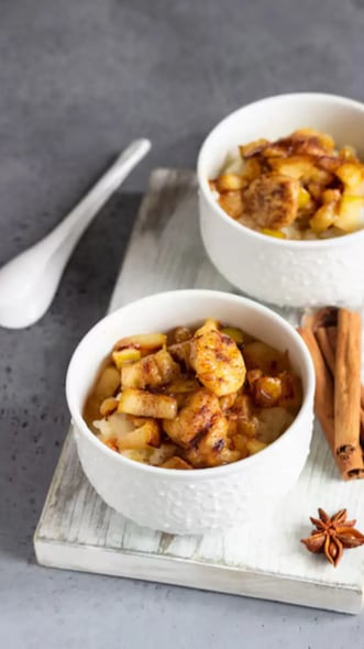 Cozy Cinnamon-Spiced Pear Crumble: A Comforting Dessert